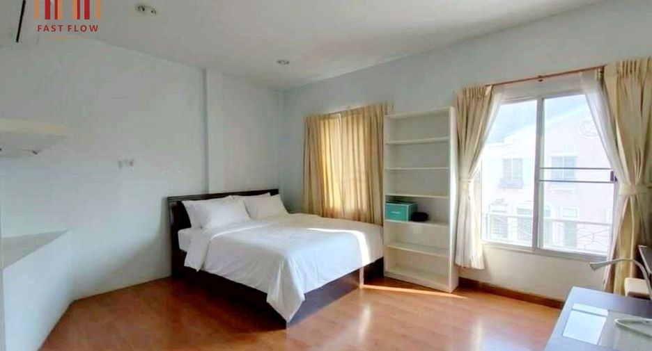For sale 3 bedrooms townhouse in Lat Phrao, Bangkok