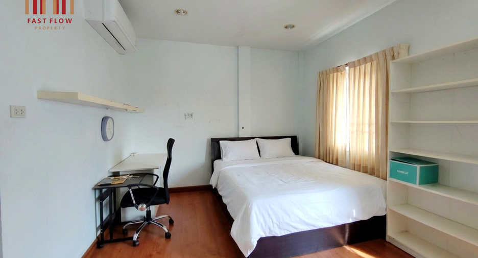 For sale 3 bedrooms townhouse in Lat Phrao, Bangkok