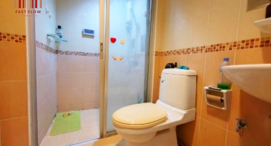 For sale 3 bedrooms townhouse in Lat Phrao, Bangkok