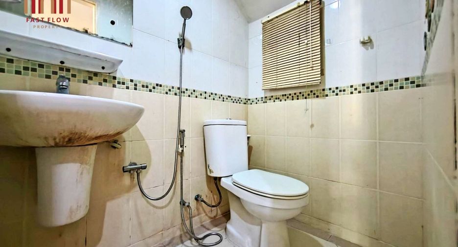 For sale 3 bedrooms townhouse in Lat Phrao, Bangkok