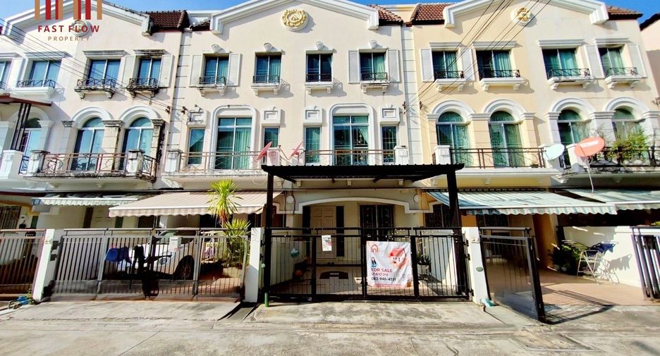 For sale 3 bedrooms townhouse in Lat Phrao, Bangkok