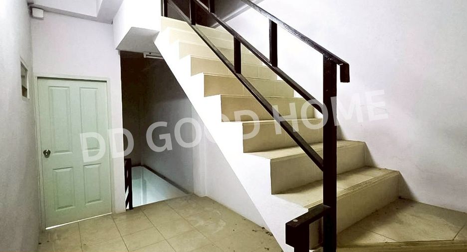 Local comercial en venta de 4 habitaciones en Mueang Chon Buri, Chonburi