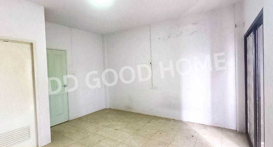 Local comercial en venta de 4 habitaciones en Mueang Chon Buri, Chonburi