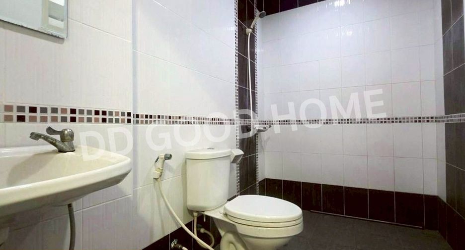 Local comercial en venta de 4 habitaciones en Mueang Chon Buri, Chonburi