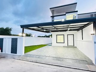 For sale 3 bed townhouse in East Pattaya, Pattaya