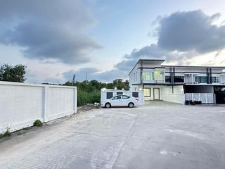 For sale 3 bed townhouse in East Pattaya, Pattaya