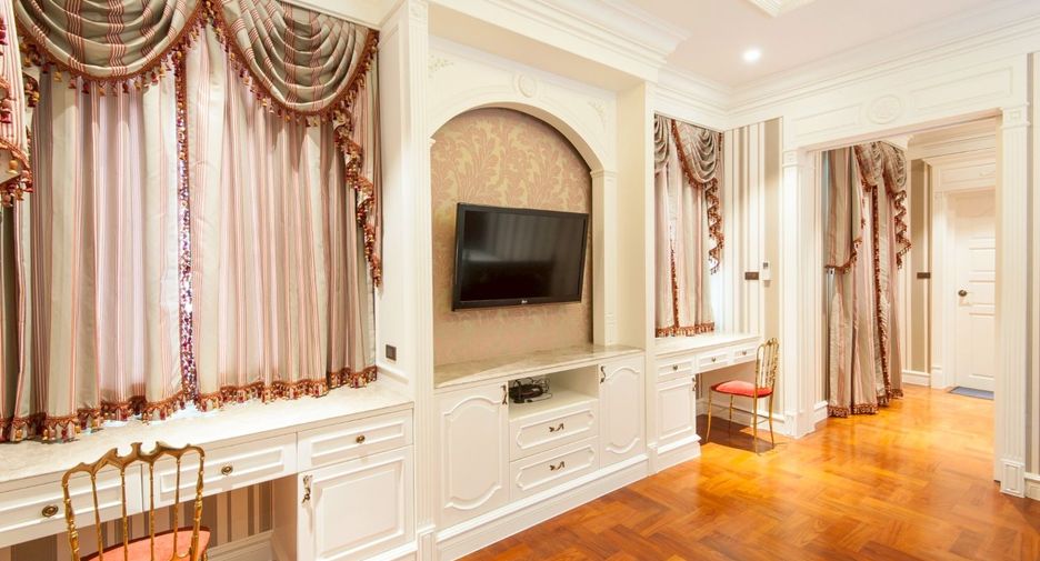 For sale 5 bedrooms house in Din Daeng, Bangkok