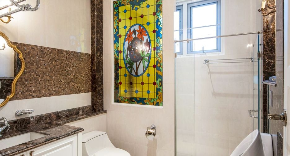 For sale 5 bedrooms house in Din Daeng, Bangkok