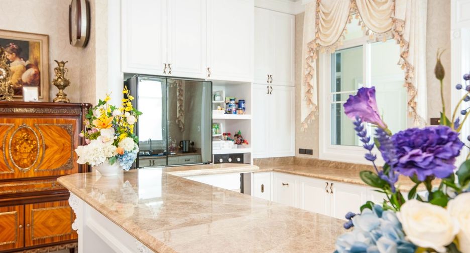 For sale 5 bedrooms house in Din Daeng, Bangkok