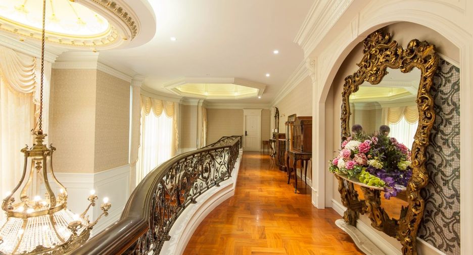 For sale 5 bedrooms house in Din Daeng, Bangkok