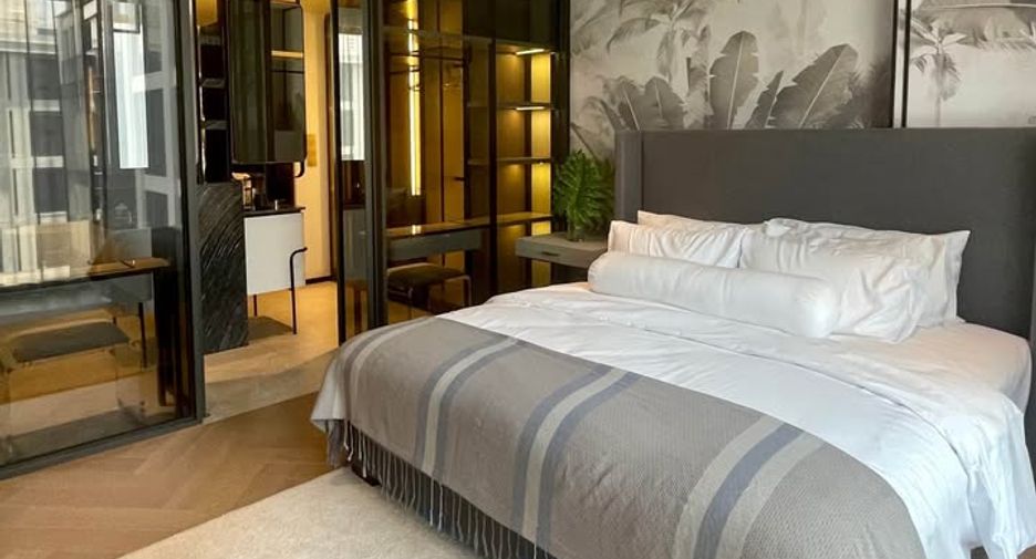 For rent 2 bed condo in Watthana, Bangkok