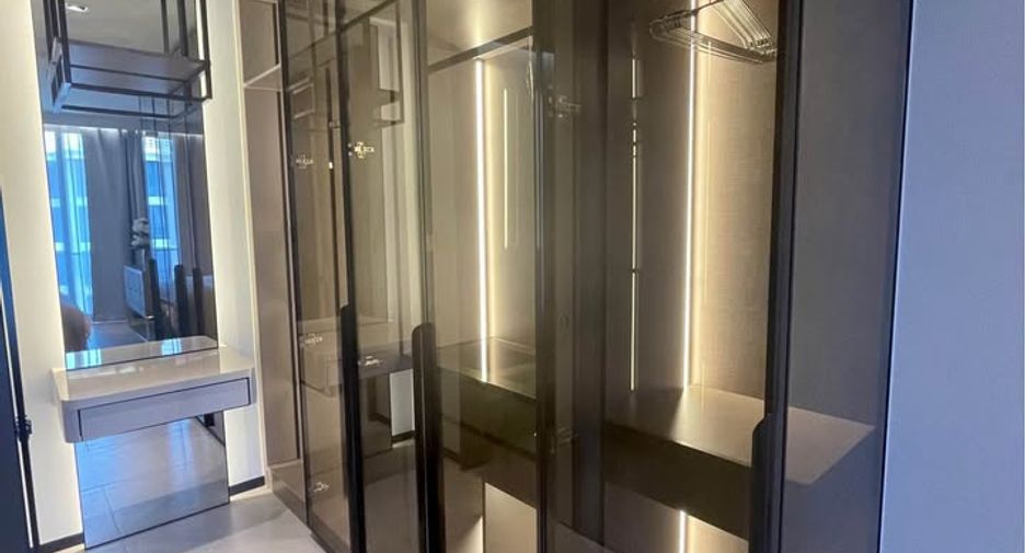 For rent 2 bed condo in Watthana, Bangkok
