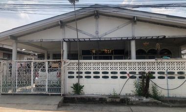 À vendre 3 chambres maison à Saphan Sung, Bangkok