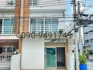 For rent 4 bedrooms townhouse in Sai Mai, Bangkok
