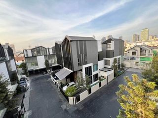 出租 3 卧室 独立屋 在 Phra Khanong, 曼谷