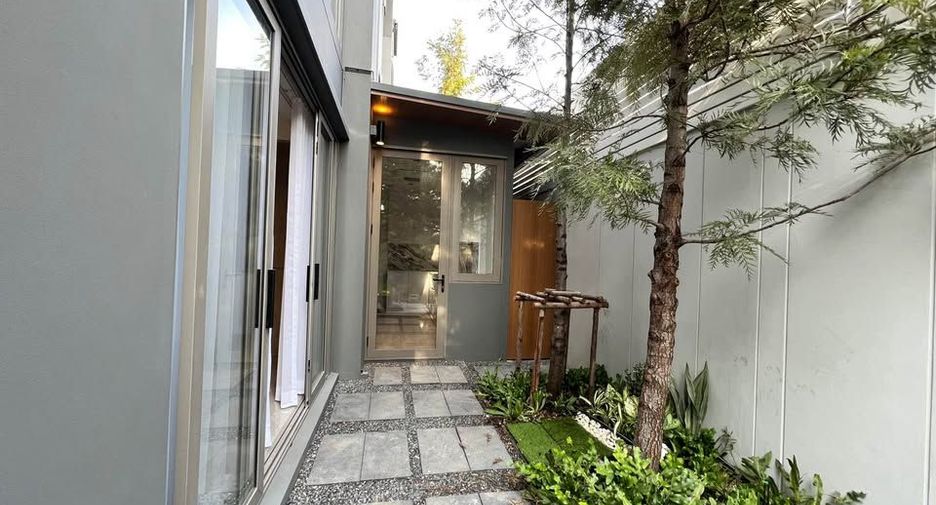 For rent 3 ベッドルーム house in Phra Khanong, Bangkok