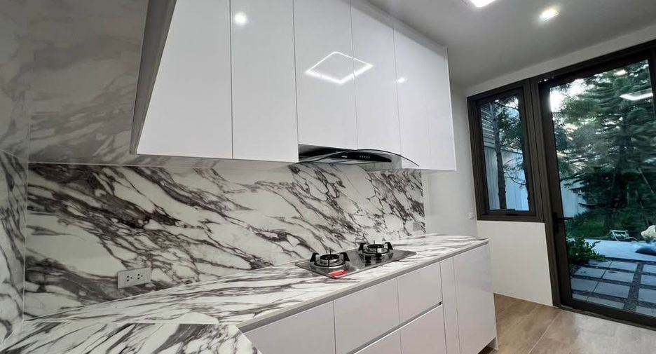 For rent 3 ベッドルーム house in Phra Khanong, Bangkok