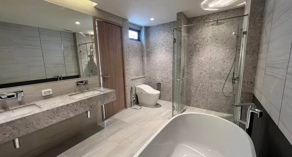 For rent 3 ベッドルーム house in Phra Khanong, Bangkok