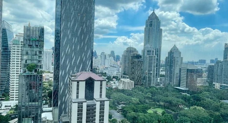 À louer 2 chambres condo à Pathum Wan, Bangkok