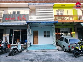 For sale 2 Beds townhouse in Mueang Surat Thani, Surat Thani