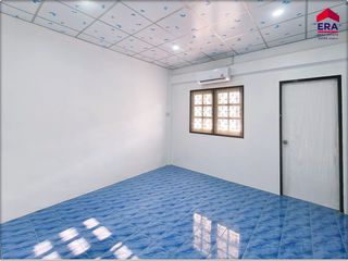 For sale 2 Beds townhouse in Mueang Surat Thani, Surat Thani