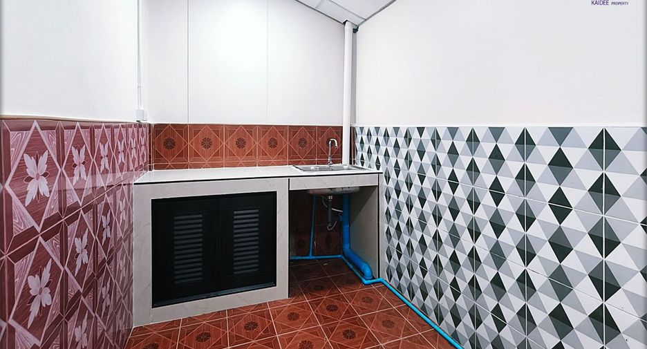 For sale 2 bedrooms townhouse in Mueang Surat Thani, Surat Thani