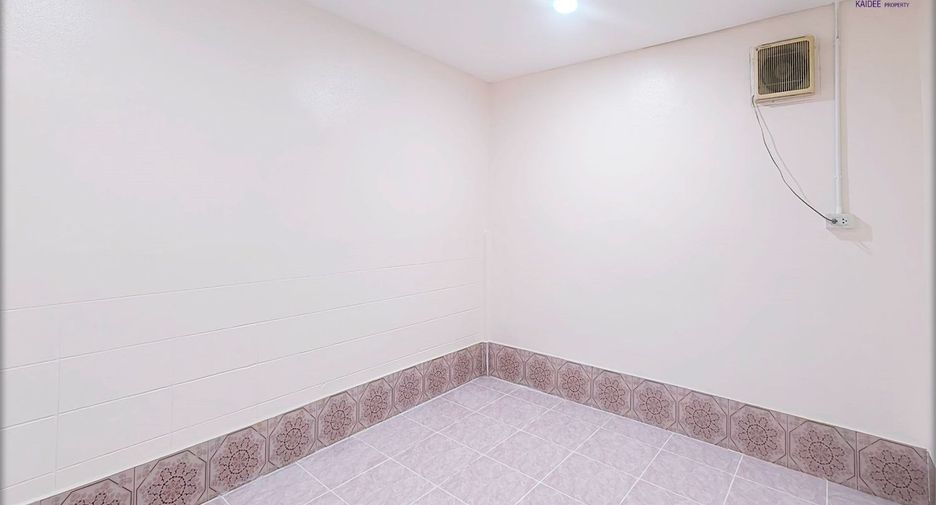 For sale 2 bedrooms townhouse in Mueang Surat Thani, Surat Thani