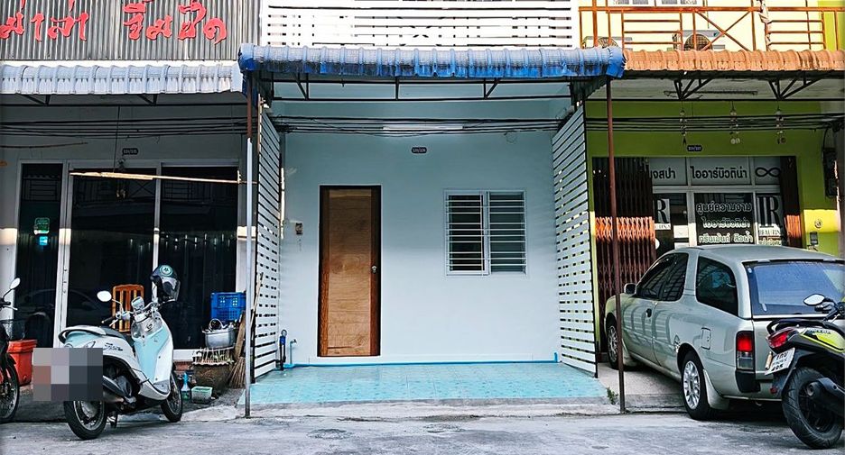 For sale 2 bedrooms townhouse in Mueang Surat Thani, Surat Thani
