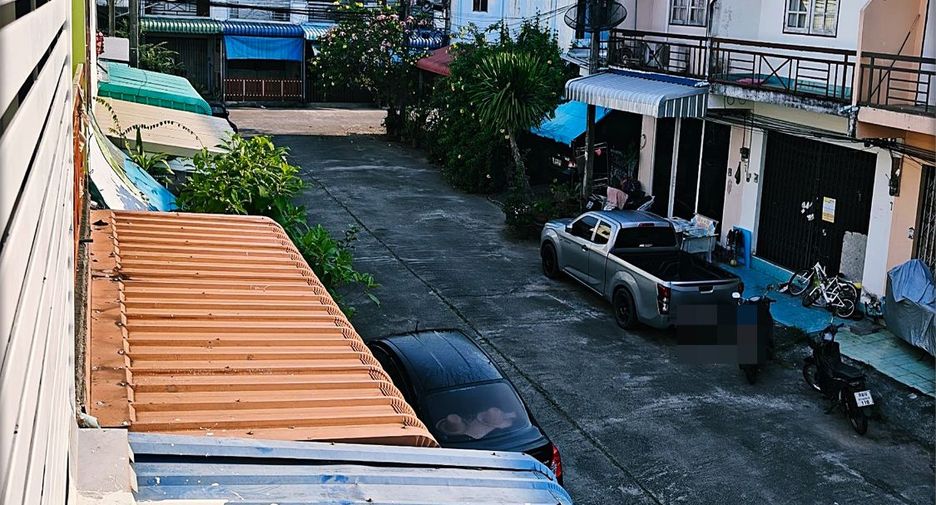 For sale 2 bedrooms townhouse in Mueang Surat Thani, Surat Thani