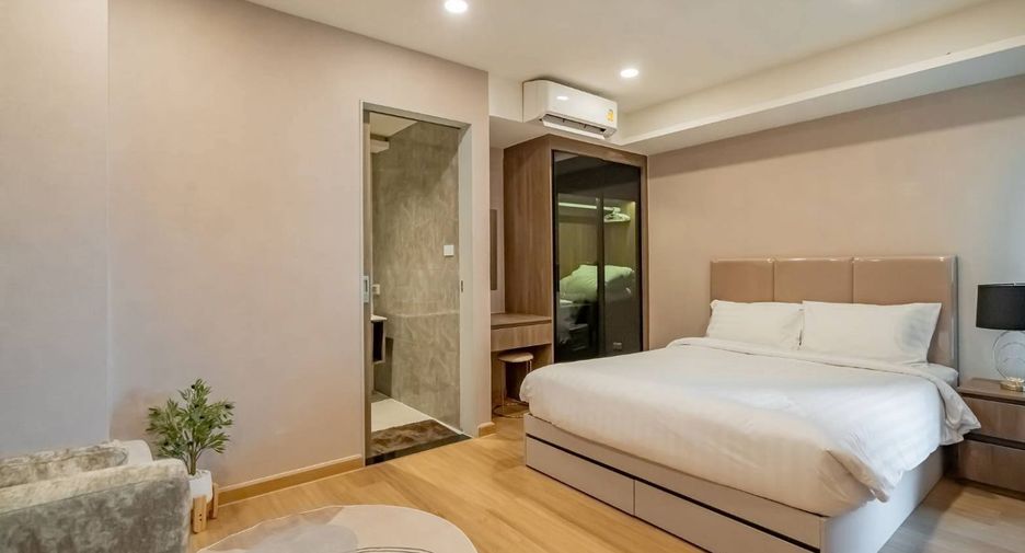 For rent 2 bed condo in Huai Khwang, Bangkok