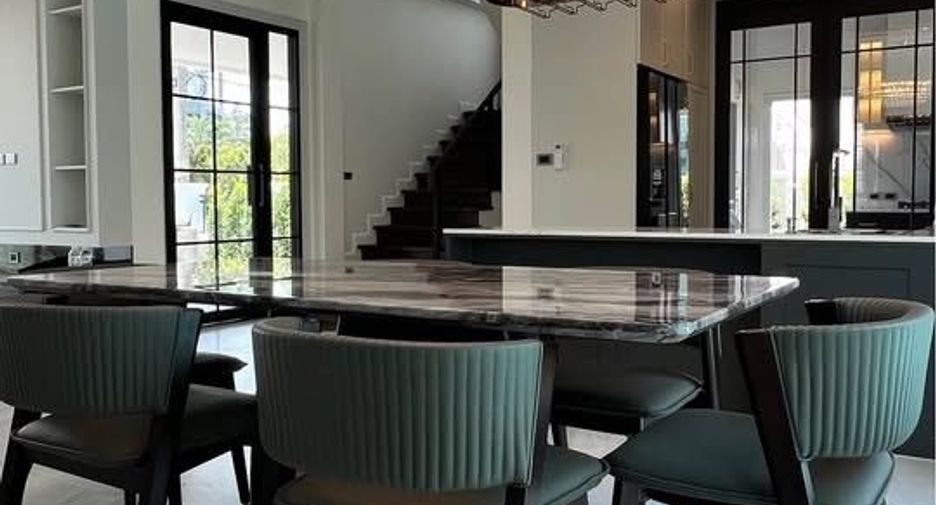 For sale 5 bedrooms villa in Hang Dong, Chiang Mai