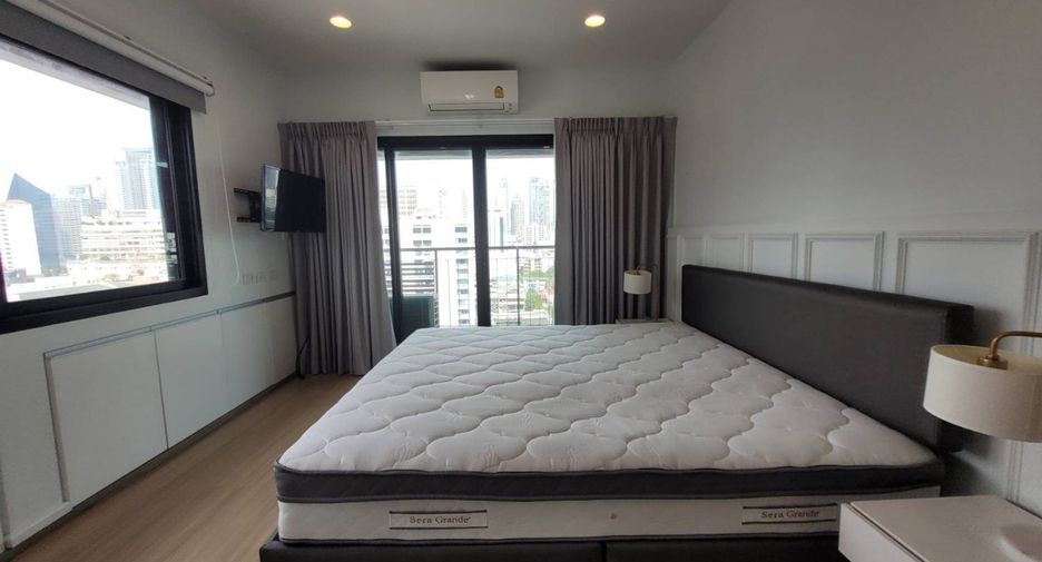 For rent 2 bedrooms condo in Watthana, Bangkok