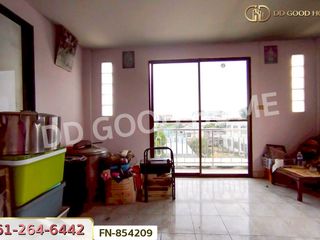 À vendre 4 chambres maison de ville à Phasi Charoen, Bangkok