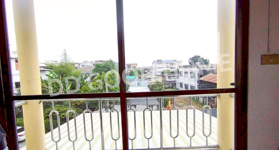 Reihenhaus zum Kauf mit 4 Zimmer in Phasi Charoen, Bangkok