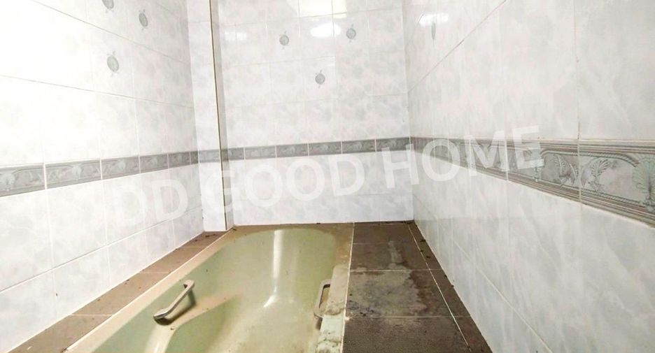 Reihenhaus zum Kauf mit 4 Zimmer in Phasi Charoen, Bangkok