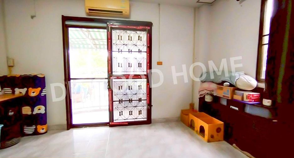 Reihenhaus zum Kauf mit 4 Zimmer in Phasi Charoen, Bangkok