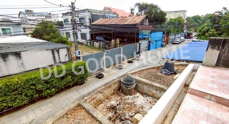 Reihenhaus zum Kauf mit 4 Zimmer in Phasi Charoen, Bangkok