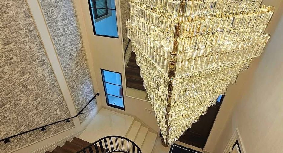 Casa en alquiler y en venta de 5 habitaciones en Saphan Sung, Bangkok