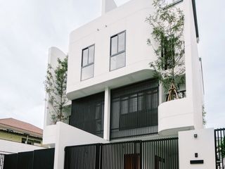 For sale 3 Beds house in Phra Khanong, Bangkok