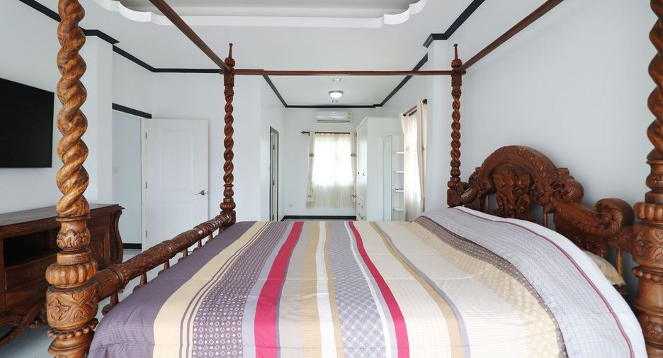For sale 5 bed house in Mueang Udon Thani, Udon Thani