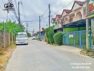 For sale 2 bed townhouse in Mueang Lop Buri, Lopburi