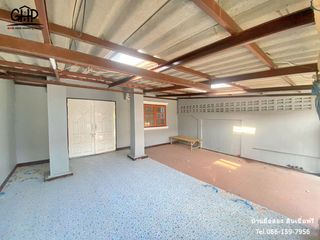For sale 2 bed townhouse in Sam Khok, Pathum Thani