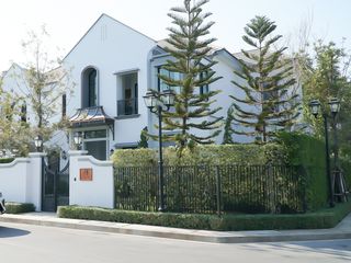 À louer et à vendre 4 chambres maison à Saphan Sung, Bangkok