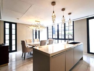 Casa adosada en alquiler de 4 habitaciones en Watthana, Bangkok