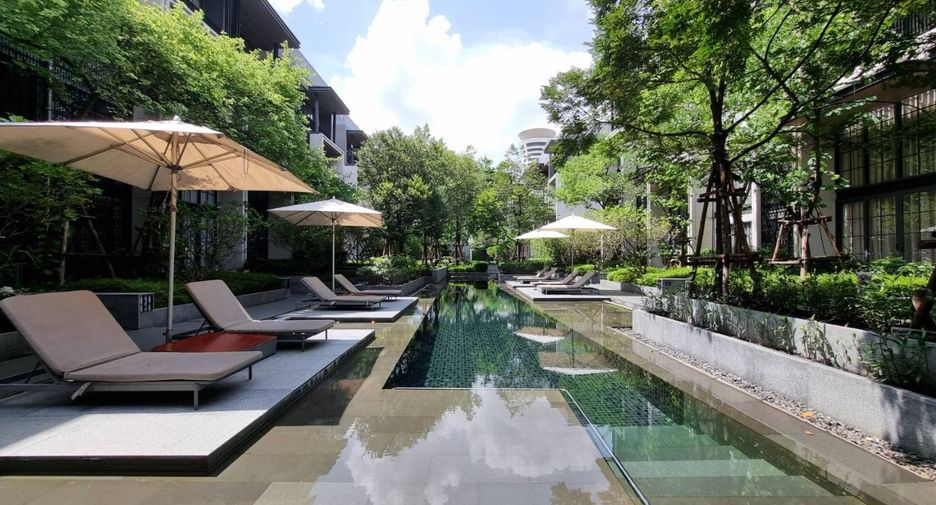 For rent 4 bedrooms townhouse in Watthana, Bangkok