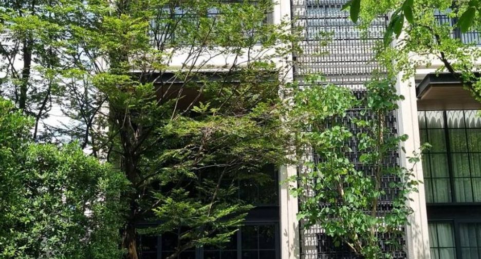 For rent 4 bedrooms townhouse in Watthana, Bangkok