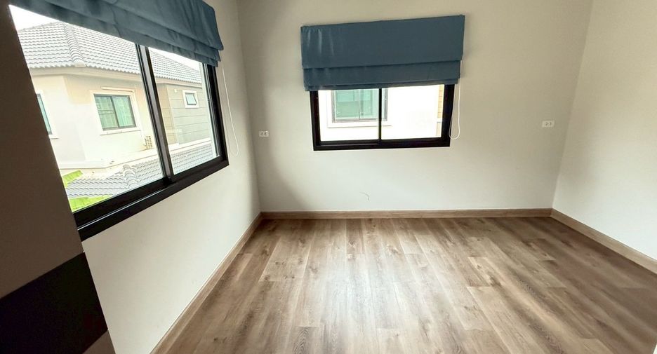 For rent 3 bedrooms house in San Kamphaeng, Chiang Mai