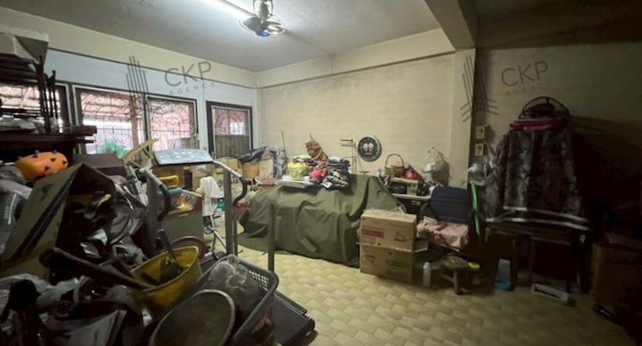 For sale 3 bedrooms townhouse in Bang Phlat, Bangkok