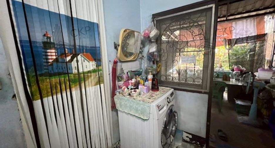 For sale 3 bedrooms townhouse in Bang Phlat, Bangkok