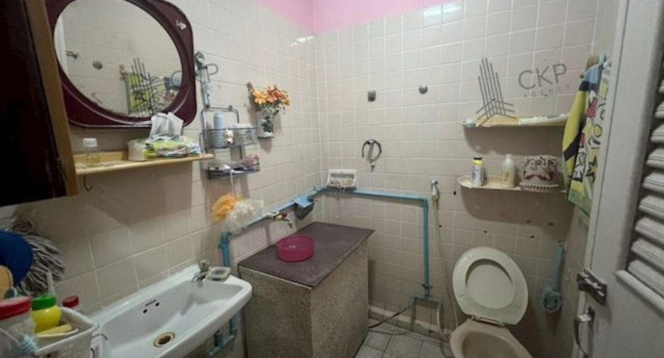 For sale 3 bedrooms townhouse in Bang Phlat, Bangkok